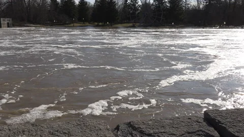Spring river flooding during record warm temperatures in Ontario Canada 库存影片 150269137
