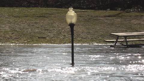 Spring river flooding during record warm temperatures in Ontario Canada Vidéo 150287099