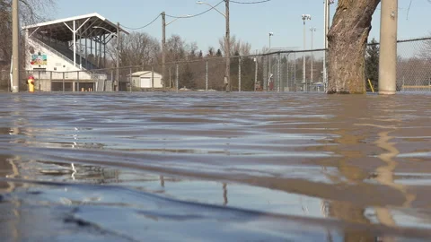 Spring river flooding during record warm temperatures in Ontario Canada 库存影片 150297474