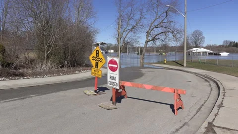 Spring river flooding during record warm temperatures in Ontario Canada Vidéo 150304611