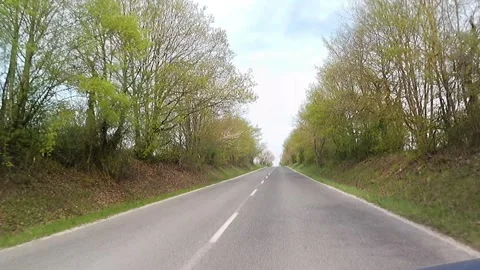 Spring road ride towards a small settlement in Myjava Upland. 库存影片 334511393