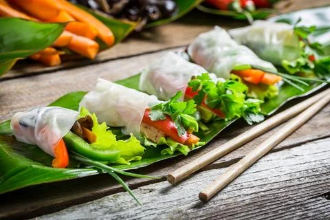 Spring rolls with vegetables and chicken Stockfoto's