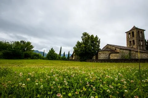 Spring in Sant Marti De Capsec church, La Garrotxa, Spain Stockfoto's