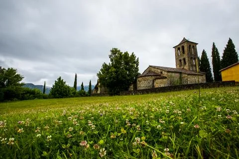 Spring in Sant Marti De Capsec church, La Garrotxa, Spain Stock-Fotos