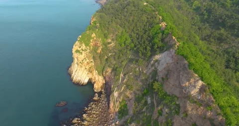 Spring seaside scenery of Binhai Road in Dalian, Liaoning province, China Vídeo Stock 241406327