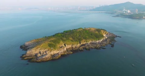 Spring seaside scenery of Binhai Road in Dalian, Liaoning province, China Vídeos de archivo 241407466