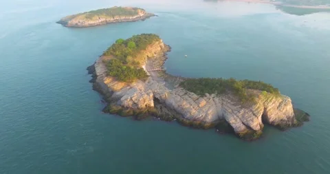 Spring seaside scenery of Binhai Road in Dalian, Liaoning province, China 库存影片 241407559