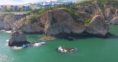 Spring seaside scenery of Binhai Road in Dalian, Liaoning province, China 库存影片 241410417
