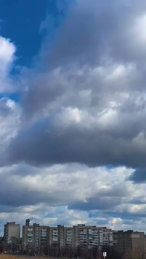 Spring sky with clouds. Vertical time-lapse. Stock-Footage 330253520