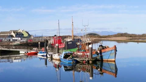 Spring sunshine over Irvine harbour, Scotland Vídeos de archivo 304064284