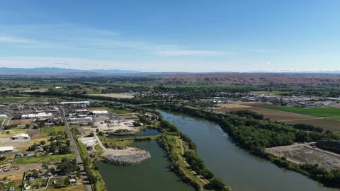 Spring time aerial of Snake River through Ontario Oregon on sunny day Stock Footage 335781536