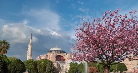 Spring time lapse in Sultanamet Square with Hagia Sophia, Istanbul Stock Footage 131396553