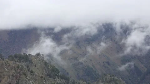 In spring the veil of mist creeping up the mountain slopes of the Caucasus Vídeos de archivo 63222079