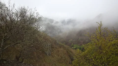 In spring the veil of mist creeping up the mountain slopes of the Caucasus Vidéo 63222831