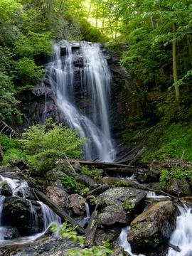 Spring view of Anna Ruby Falls in Helen, GA Foto stock