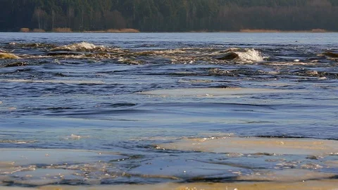 Spring Water Vídeos de archivo 125995558