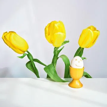 Spring yellow tulip and easter egg Foto stock