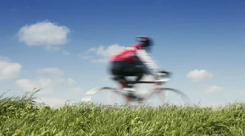 Springtime cycling 動画素材 679497