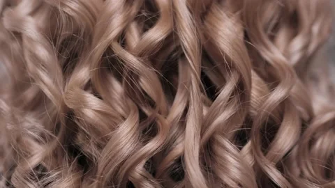 Springy elastic waves of curls on the blonde's head. A lock of hair is a spring Stock Footage 148567256