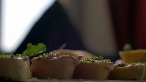 Sprinkle with pepper on slices of pate. Slow motion Vídeo Stock 105878565