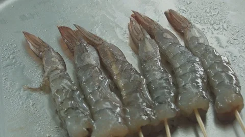 Sprinkle the prawns with salt Stock Footage 92017295