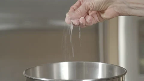 Sprinkle salt over the dough Vídeos de archivo 138973537