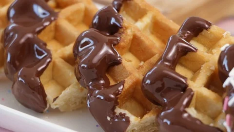 Sprinkling Chocolate Waffles Видео 87656161