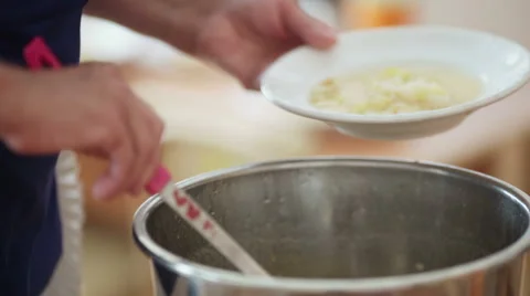 Sprinkling soup Vídeos de archivo 40031608