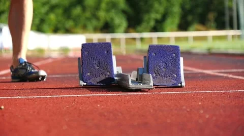 Sprint start in track and field Video stock 40340322