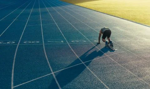 Sprinter on his marks on a running track Foto stock