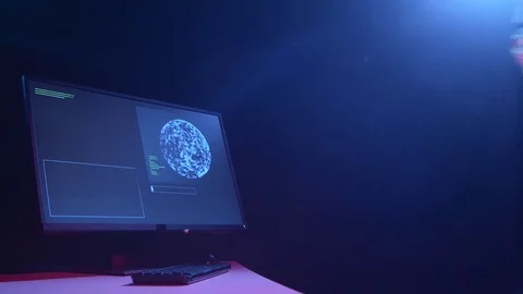 Spy copies the information to the USB flash drive Vídeos de archivo 80453480