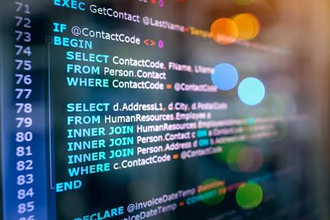 SQL (Structured Query Language) code on computer monitor and server room ba.. Stockfoto's