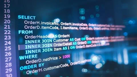 SQL (Structured Query Language) code on computer monitor and server room ba.. Stockfoto's