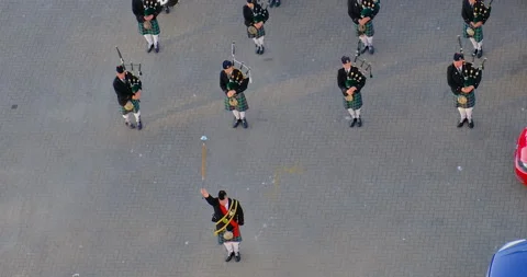 A squad of Scottish pipers Stockbeeldmateriaal 164676044