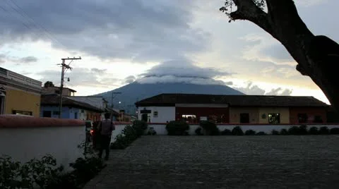 Square in Antigua with volcano in background Video stock 10838410