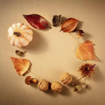 Square autumn background with fall leaves, a flat lay with copy space on a brown 스톡 사진