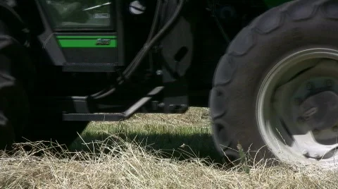 Square baling hay, close-up Video stock 485971