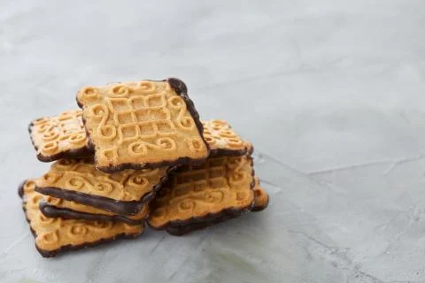 Square biscuits arranged in pattern on light textured background, close-up Stock-Fotos