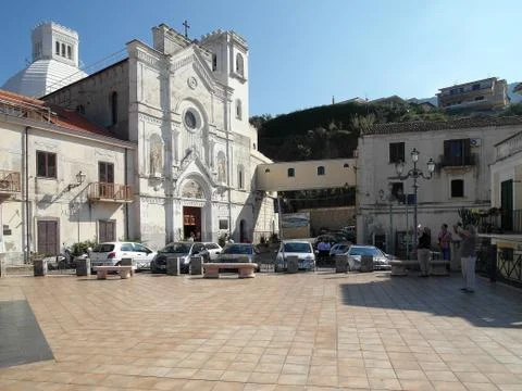 Square with church Stockfoto's