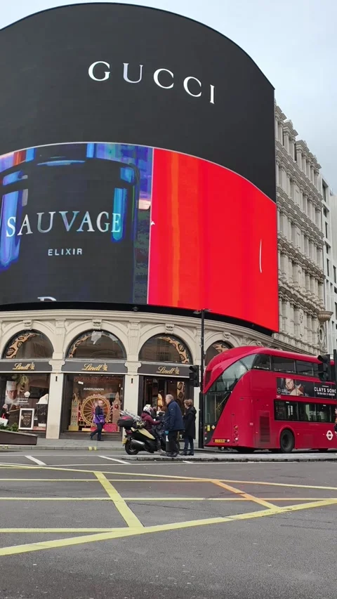 Square, creating a strong contrast, plaza Piccadilly Circus Stock Footage 323589613