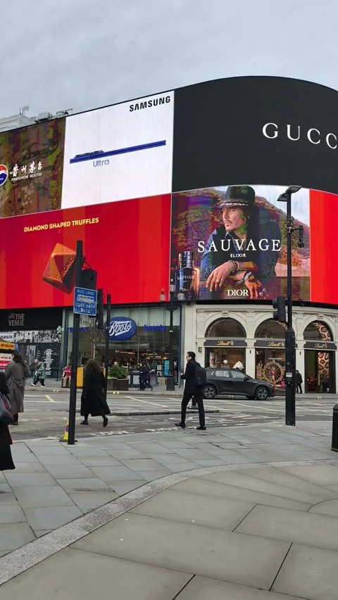 Square, creating a strong contrast, plaza Piccadilly Circus Stock Footage 323590742