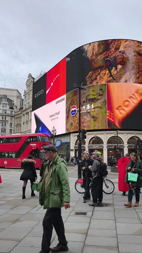Square, creating a strong contrast, plaza Piccadilly Circus Stock Footage 323590812
