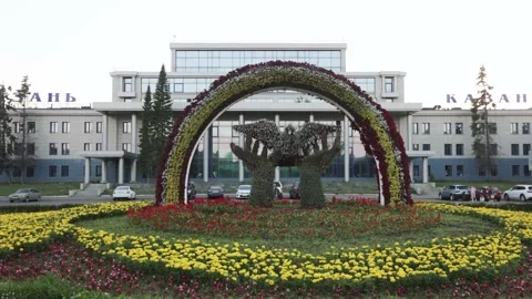Square with a flower bed and the building of the river station of Kazan 스톡 동영상 221765678