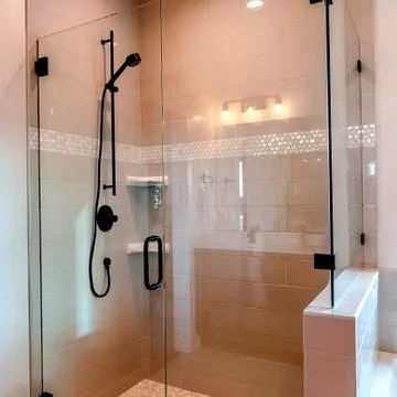 Square frame Bathroom rectangle shower stall with half glass enclosure and Foto stock