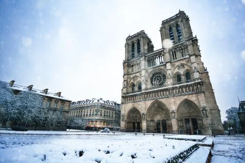 Square in front of Notre Dame de Paris under snow Stock Photos