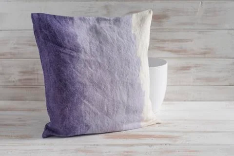 Square Gradient Purple Throw Pillow and Empty Vase Stock Photos