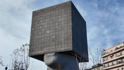 Square Head Building - Abstract Sculpture in City Square. Video stock 329587391