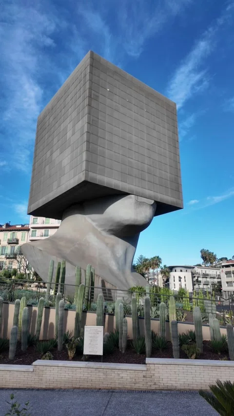 Square Head Library - Modern Sculpture in City Garden. Stock Footage 329847927