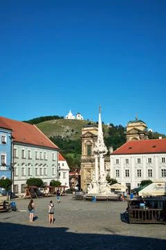 Square with the Holy Trinity Statue in the town of Mikulov Foto stock