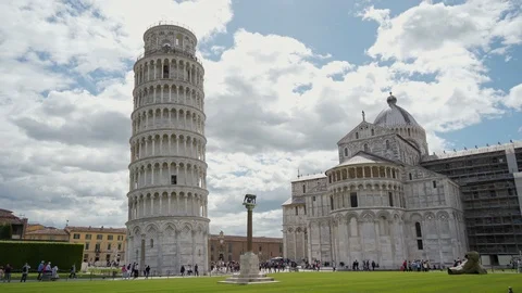 Square of Miracles, Leaning Tower of Pisa, Pisa Cathedral and Lupa Romana statue 库存影片 123455529